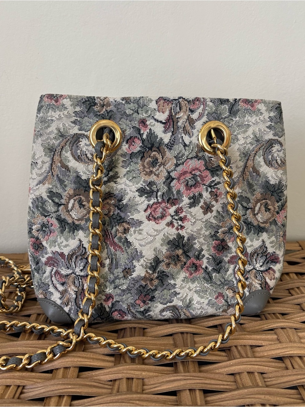 The French luggage company Vintage Floral Tapestry Shoulder Bag with Gold Chain - Picture 3 of 10
